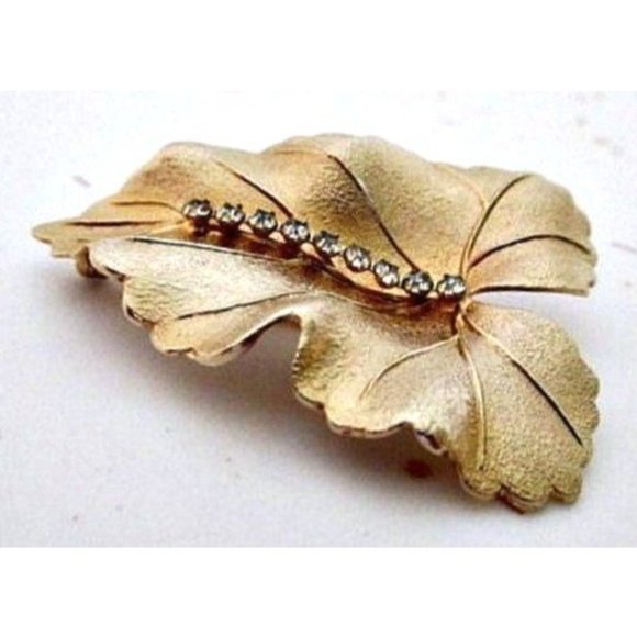 Vintage Leaf Brooch Goldtone Rhinestones - Picture 2 of 3